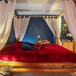 Twilight Star - Sauna & Private Cinema - Parking *