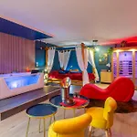 Twilight Star - Sauna & Private Cinema - Parking