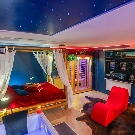 Twilight Star - Sauna & Private Cinema - Free Parking *