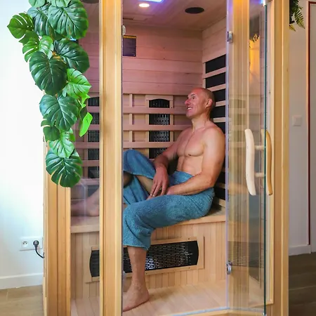 Twilight Star - Sauna & Private Cinema - Free Parking Apartment *