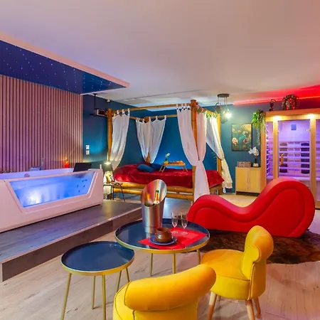 Twilight Star - Sauna & Private Cinema - Parking